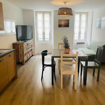 Cozy Located In The Heart Of The Village Apartment